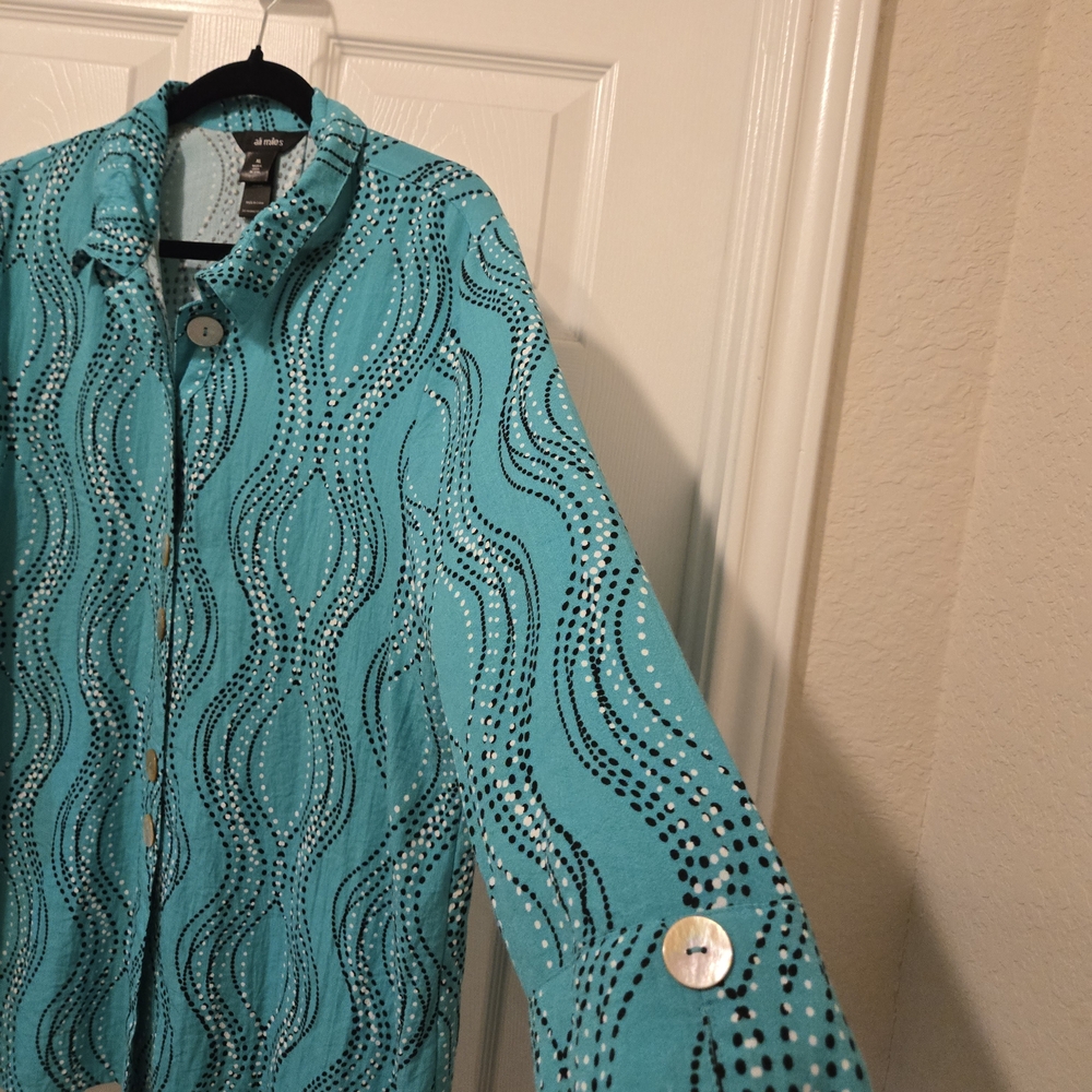 Turquoise Button-Up Shirt with Pattern - image 4